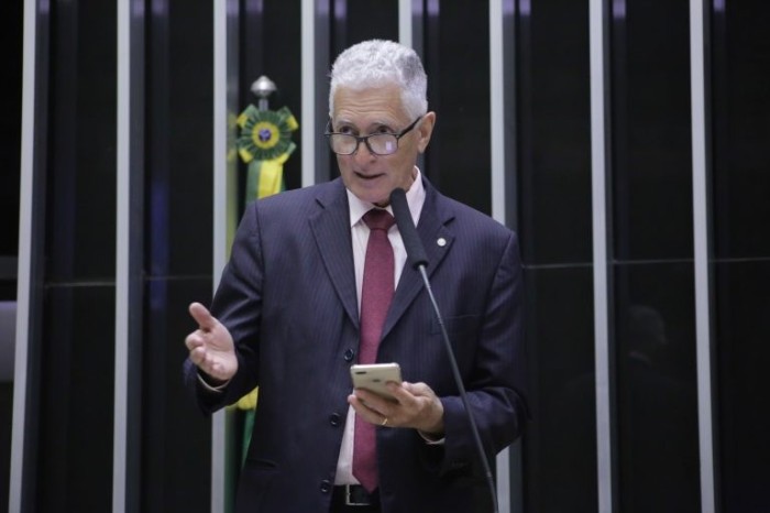 Proposta anula decreto que prevê concessão de parques a empresas
