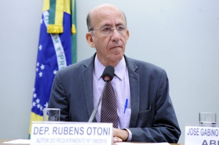 Proposta isenta remuneração dos professores do Imposto de Renda