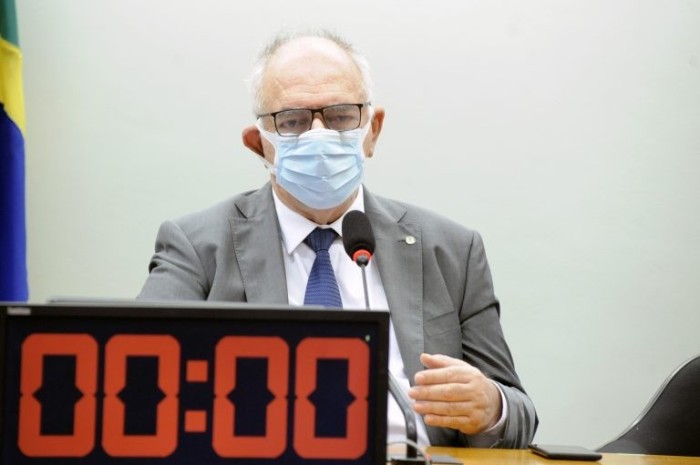Projeto anula decreto do governo com regras para empréstimo ao setor elétrico