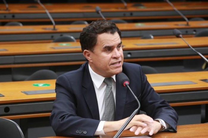 Projeto prevê complementação salarial a professores em locais que não cumpriram regra do Fundeb em 2021