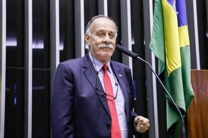 Projeto libera prática de top less no Brasil