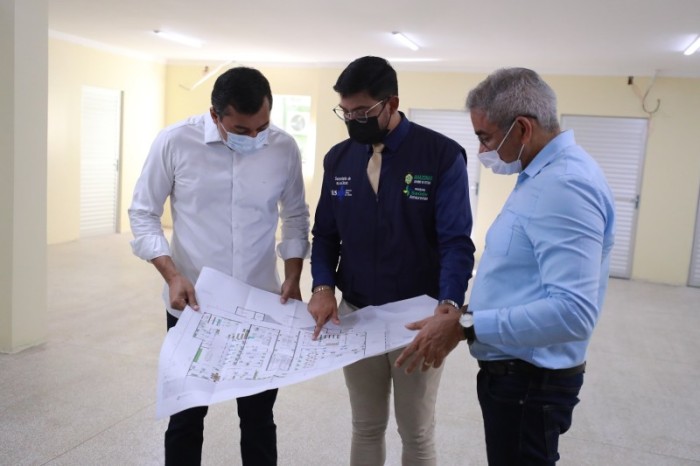 Wilson Lima vistoria obras de reconstrução do Centro Especializado em Reabilitação para pessoas com deficiência