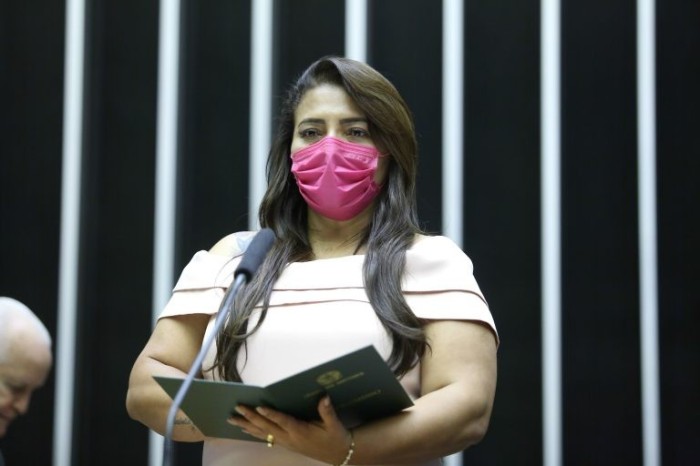 Projeto altera regra sobre contratação de vítimas de violência doméstica e ex-presidiários em licitações públicas