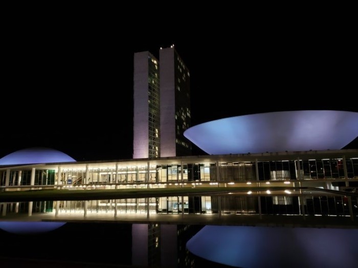 Congresso é iluminado de lilás em homenagem ao Dia Internacional da Mulher