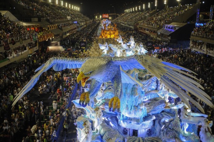 Escolas de samba do Rio começam a ensaiar domingo no Sambódromo