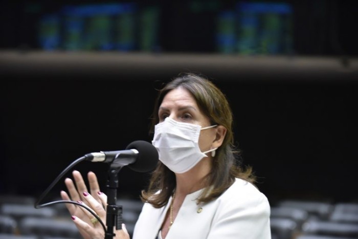 Câmara aprova diminuição para 21 anos da idade mínima para esterilização voluntária; acompanhe