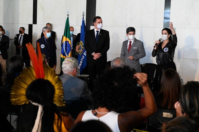 Pacheco recebe manifesto de artistas contra projetos que podem impactar meio ambiente