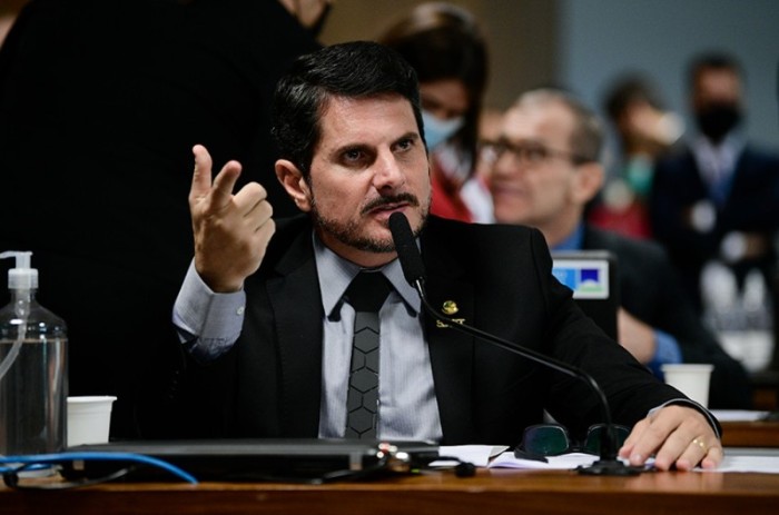 Novo pedido de vista adia votação de projeto que amplia acesso a armas