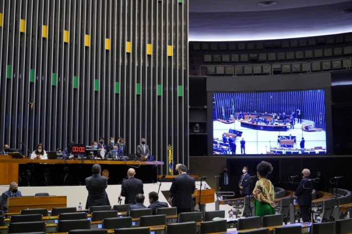 Câmara aprova auxílio-aluguel a vítimas de violência doméstica