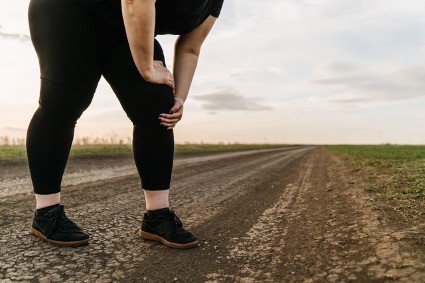 Aumenta o número de obesos e cirurgias para articulações dos joelhos caem 63%