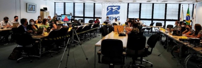 Uemg aprova retorno das aulas presenciais a partir de 11/4