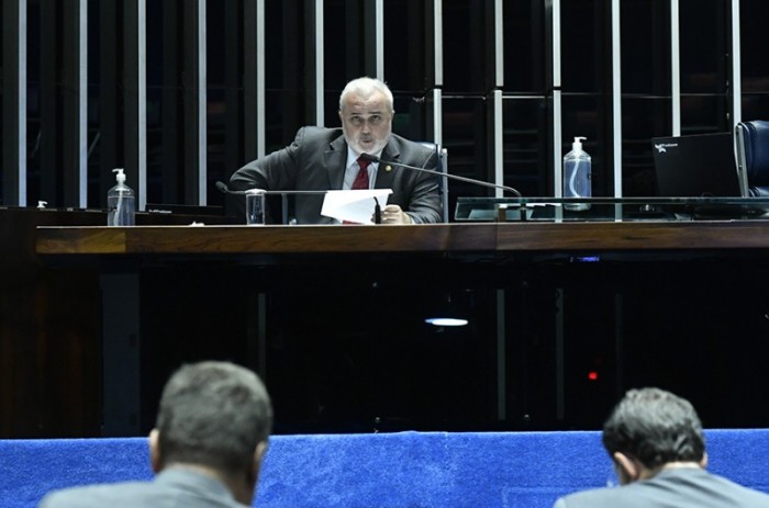 Senado aprova regras para estabilização de preço de combustíveis