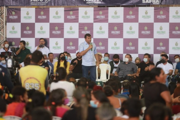 Governo do Amazonas entrega escola revitalizada em Tefé, a 15ª unidade estadual recuperada no município