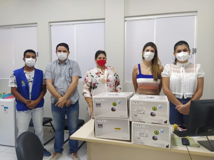 Fundhacre entrega aparelhos para contribuir com pacientes do Centro em Reabilitação 