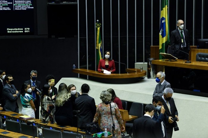 Derrubado o veto à distribuição de absorventes para mulheres de baixa renda