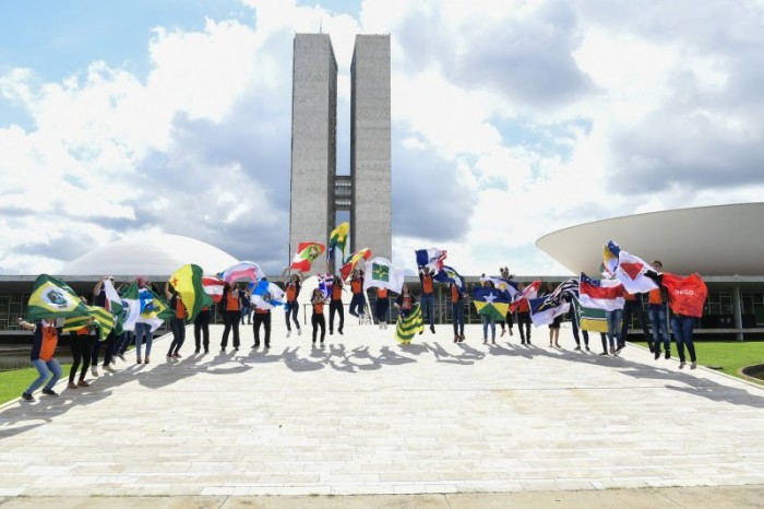 Jovem senadora é aceita em universidade dos Estados Unidos
