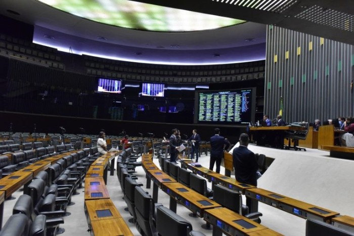 Deputados concluem votação de mudanças em regras do ICMS sobre combustíveis; acompanhe