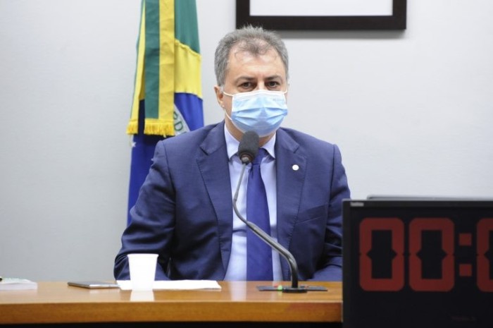 Projeto estabelece piso salarial de R$ 2.300 para cobrador de ônibus