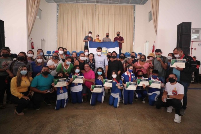 Mais de 500 profissionais de educação de Tefé são certificados no projeto ‘Trilhas do Saber’