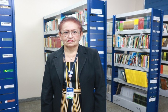 Dia do Bibliotecário: profissional que atua em escola estadual na zona norte fala sobre a importância do ofício