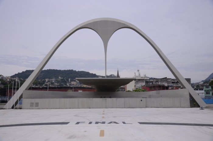 Sambódromo começa hoje a receber ensaios técnicos