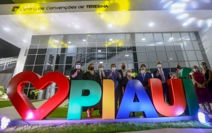 Governador inaugura reforma do Centro de Convenções de Teresina