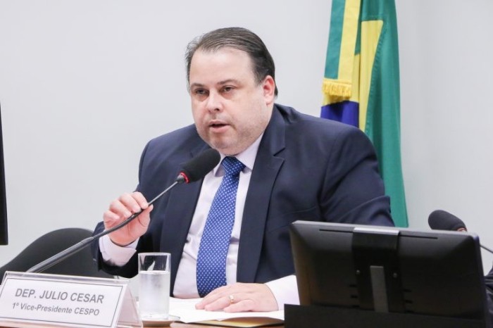 Projeto dá a famílias atingidas por desastres naturais prioridade na aquisição e reconstrução de casas