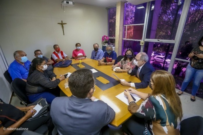 Governo do Estado garante piso dos professores, paridade com aposentados e pagamento retroativo a janeiro