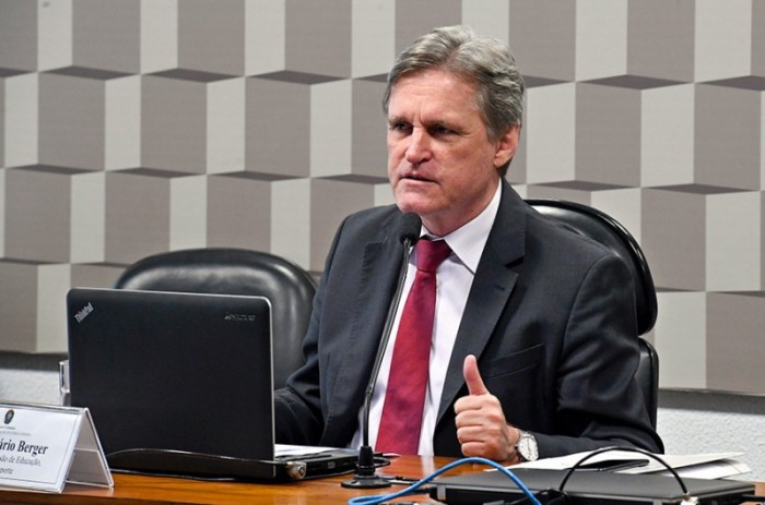 CE pode votar meia-entrada para professores