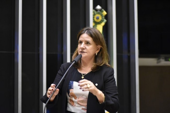 Câmara aprova projeto que garante repasse a prestadores do SUS que não cumpriram metas; acompanhe