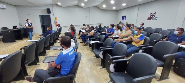 Profissionais do Juruá são capacitados para atuarem em sala de vacinas