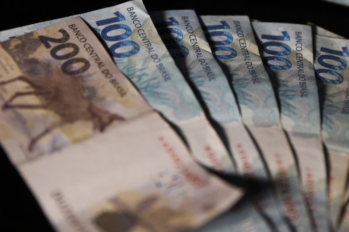 Revisão habilita 1,6 milhão para receber abono salarial