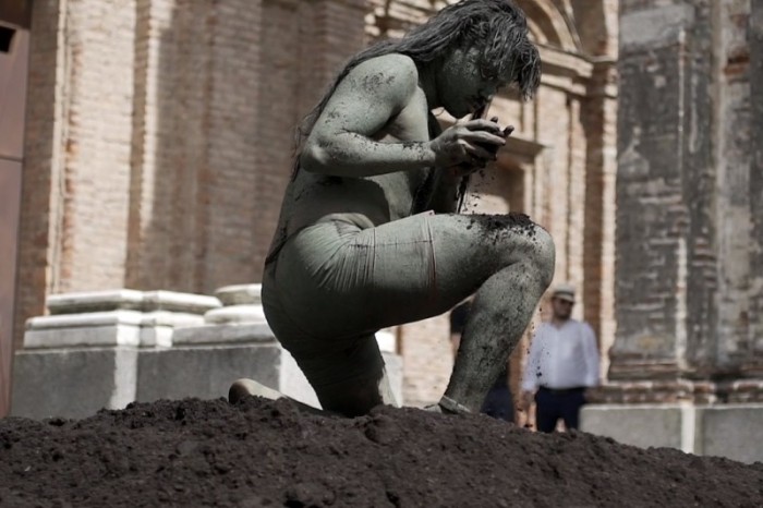 Artista indígena Uýra fará performance inédita no Brasil no Museu Paranaense