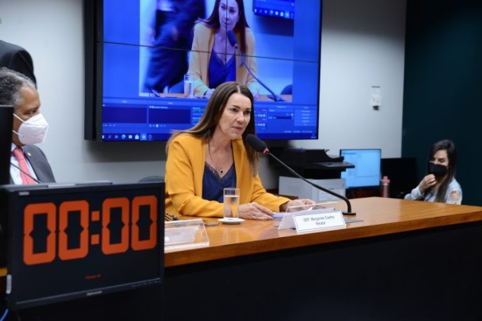 Adiada votação do parecer com punições para partido que não apresentou 30% de candidaturas femininas