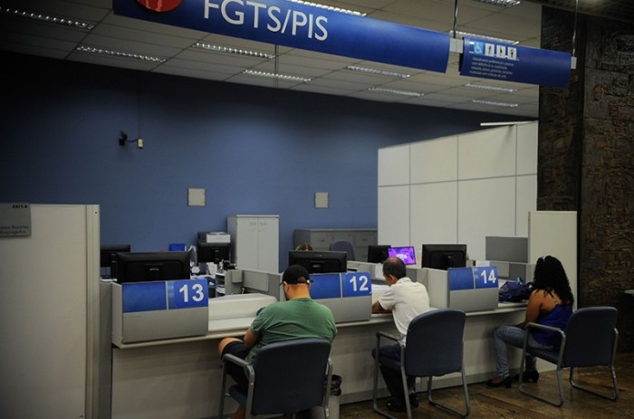 Publicada medida provisória que autoriza saque de até R$ 1 mil do FGTS
