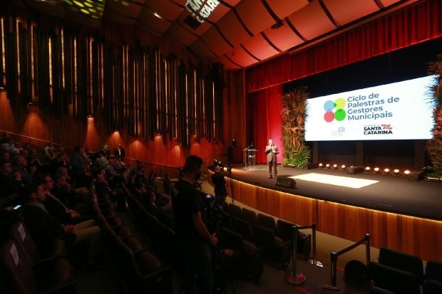 Cidades catarinenses são as mais autônomas do Brasil, destaca ministro do TCU na primeira edição do Ciclo de Palestras de Gestores Municipais