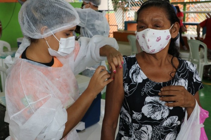 Amazonas aplica a quarta dose da vacina contra Covid-19 em idosos acima de 70 anos a partir deste sábado (19/03)