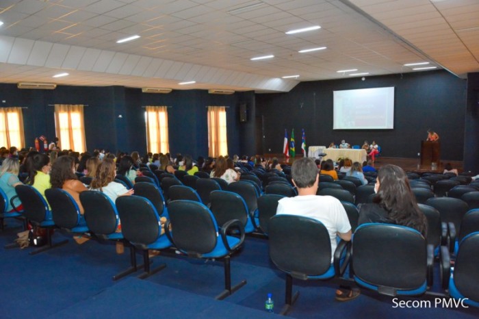 Profissionais de saúde participam de oficina sobre violência contra a mulher