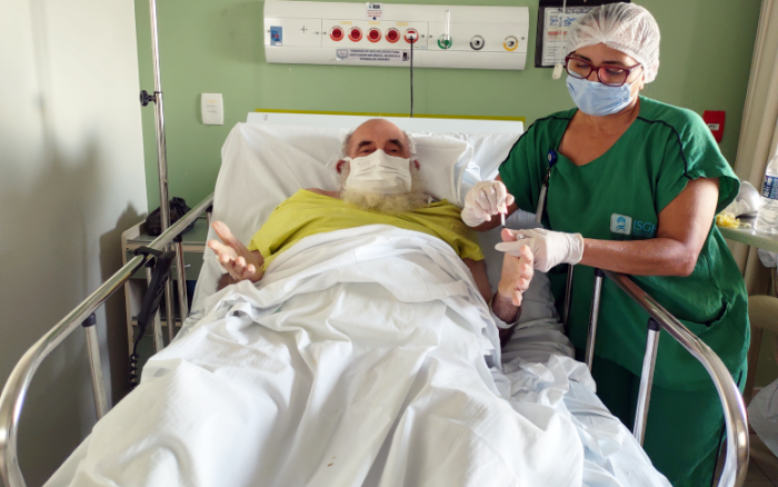 Cabelo e barba: pacientes internados no HRN recebem cuidados com a aparência