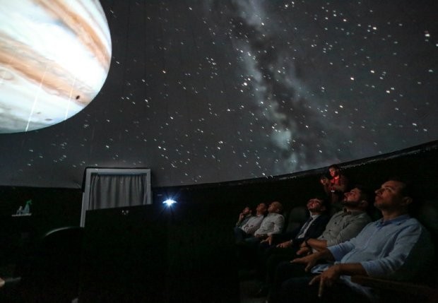 Em Pinhalzinho, Carlos Moisés participa da inauguração do Planetário Digital da Udesc Oeste