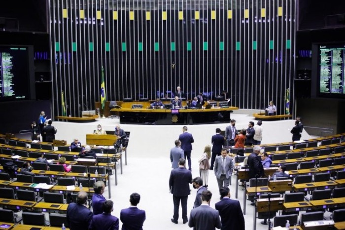 Plenário pode votar MP que amplia prazo para municípios enviarem dados do Fundeb