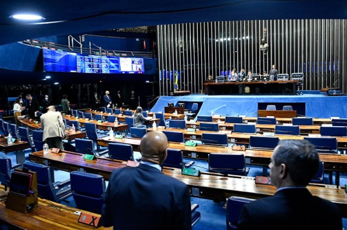 Vai a sanção projeto que dispensa metas para prestadores de serviços do SUS