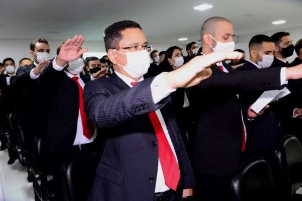 Trinte e sete novos delegados da Polícia Civil do Ceará são empossados