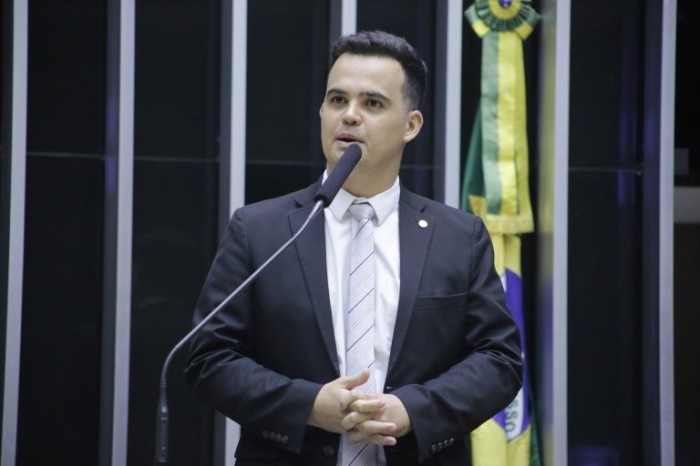 Projeto reduz tempo mínimo de serviço militar para remuneração integral dos PMs na inatividade