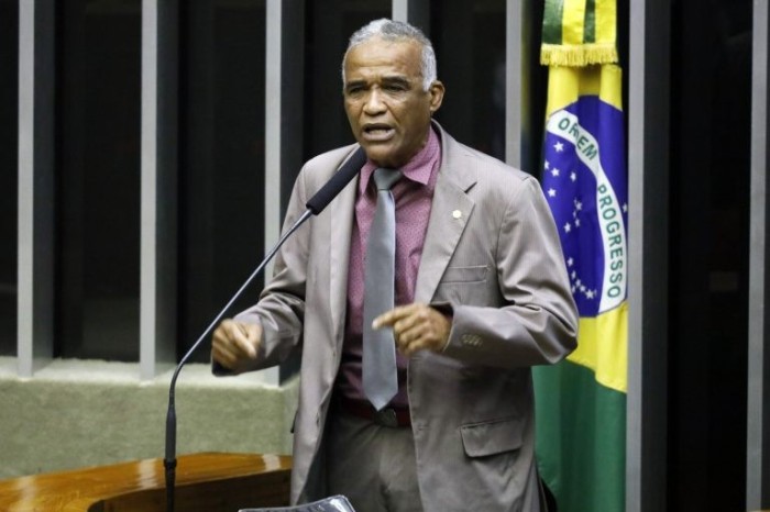 Projeto veda alteração, edição ou adição aos textos da Bíblia