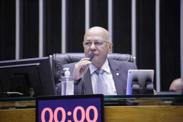Proposta susta portaria do MEC que autoriza antecipação de formaturas em razão da pandemia de Covid-19