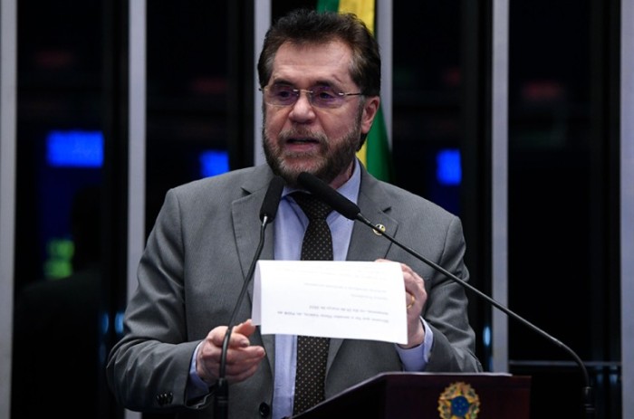 Plínio Valério critica ato de paraquedista em programa de Luciano Huck