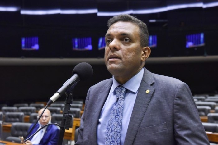 Projeto exige segurança armada na área de autoatendimento em banco