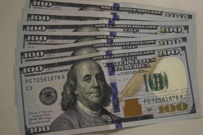 Dólar cai para R$ 4,75 com negociações entre Rússia e Ucrânia
