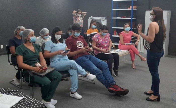 Hospital Regional de Augustinópolis promove treinamento sobre Procedimento Operacional Padrão de Limpeza